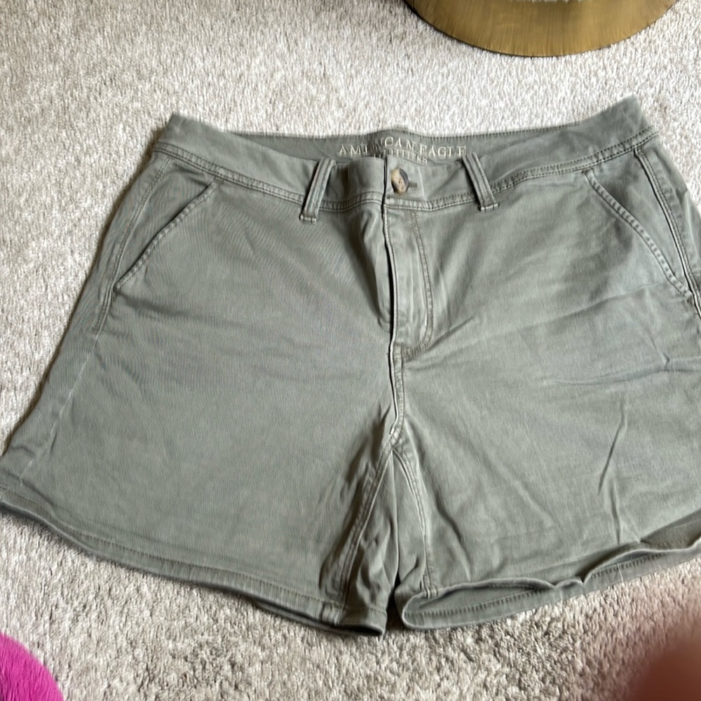 American Eagle khaki green shorts